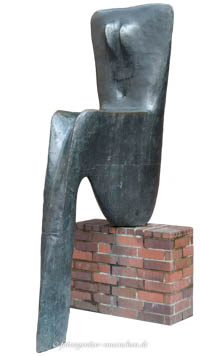 Großer sitzender weiblicher Torso