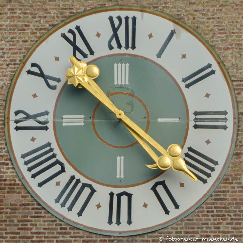 Uhr - Allerheiligenkirche am Kreuz