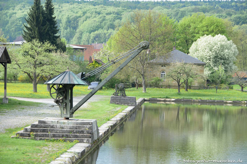 Ludwigskanal - Kran im Hafenbecken