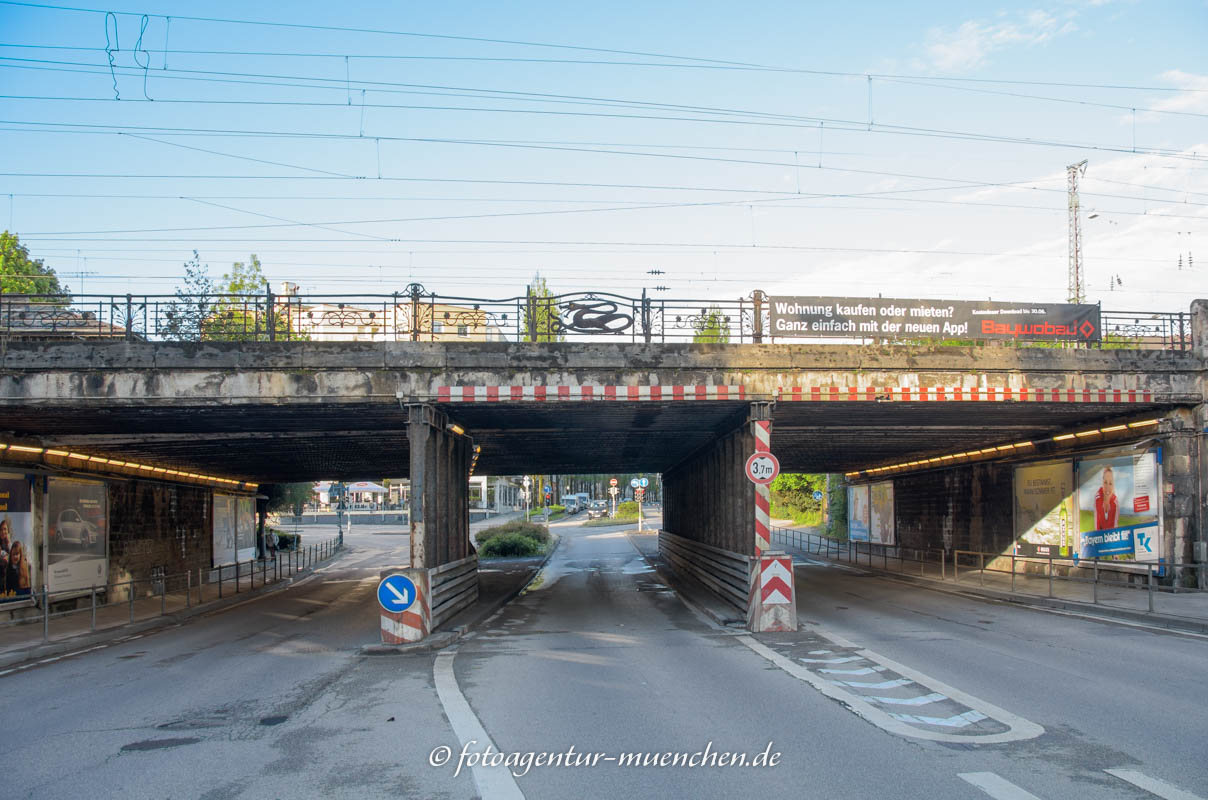 Eisenbahnüberführung
