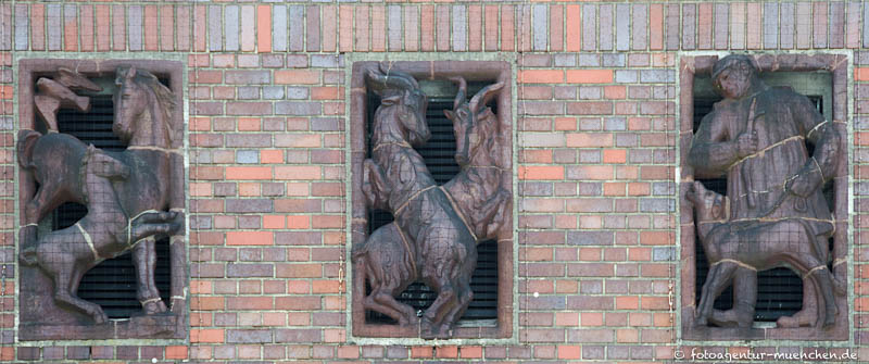 Schlachthof - Relief - May Karl – Denkmal/Kunstwerk in München