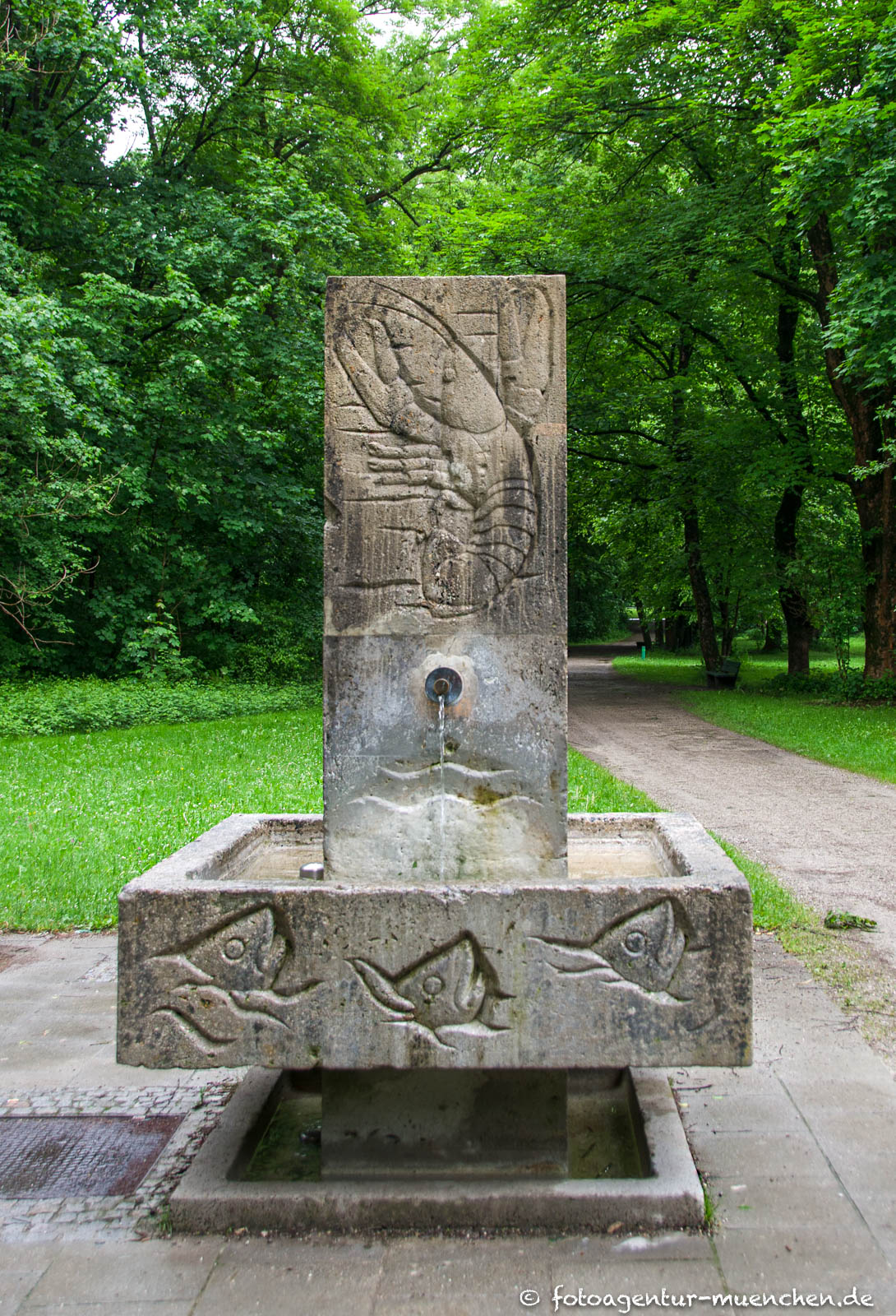Brunnen mit Tierrelierfs