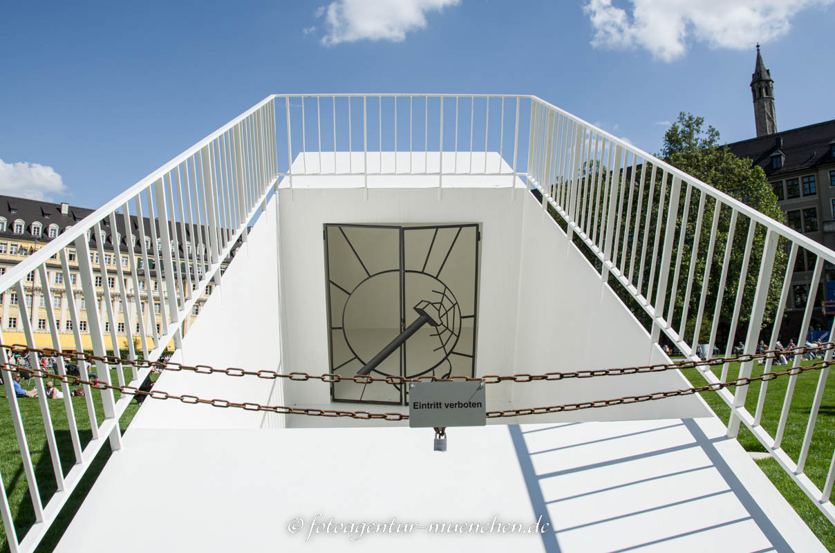 METRO-Net Transportable Subway Entrance - Kippenberger Martin – Denkmal/Kunstwerk in München