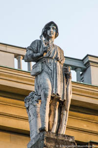 Denkmal: Allegorie für Rheinpfalz (Winzerin)