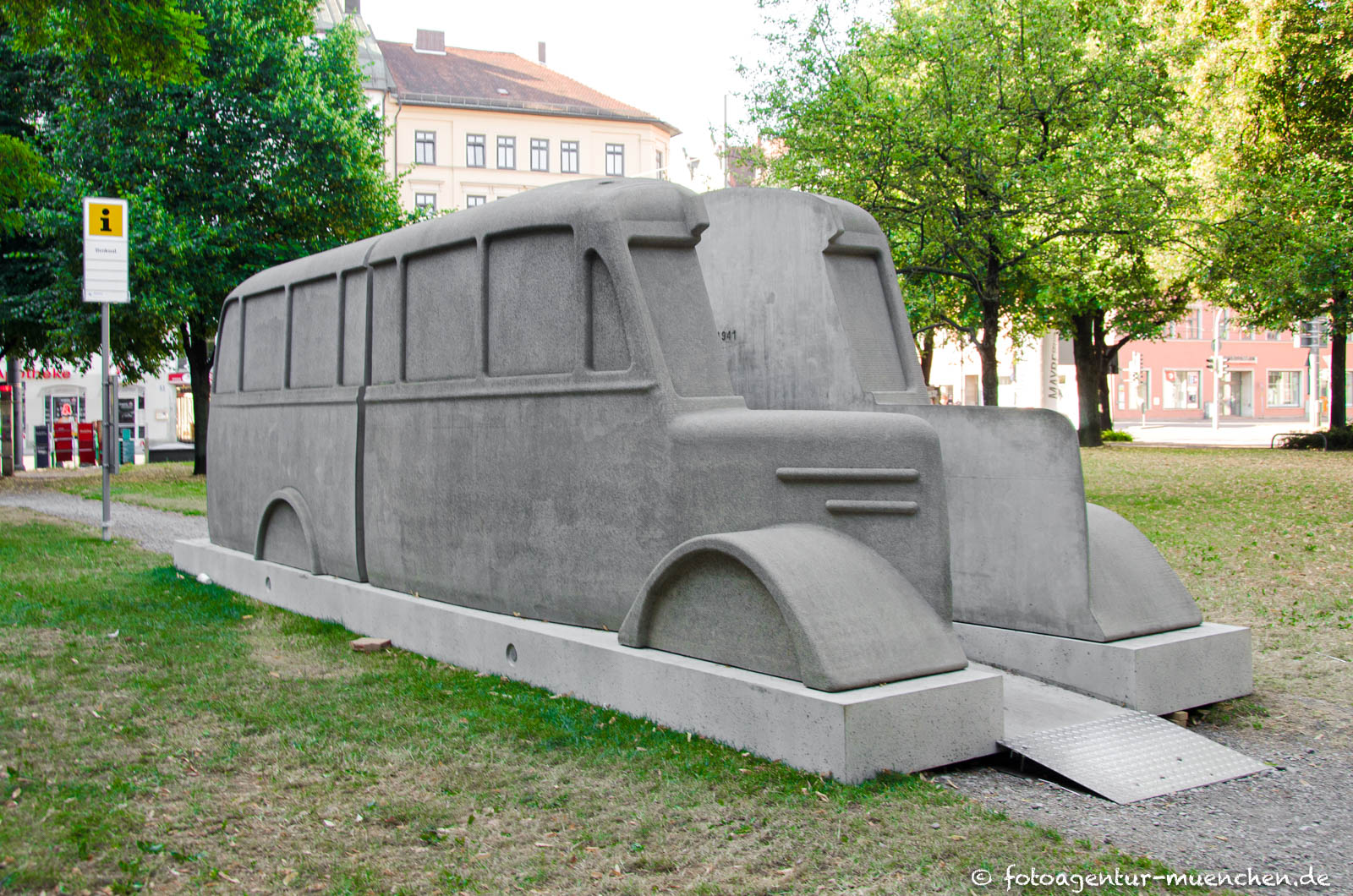 Graue Busse