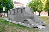 Kriegerdenkmal: Denkmal der grauen Busse