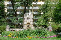 Dina-Brunnen