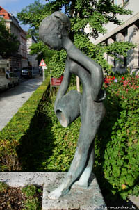 Mädchen mit Krug