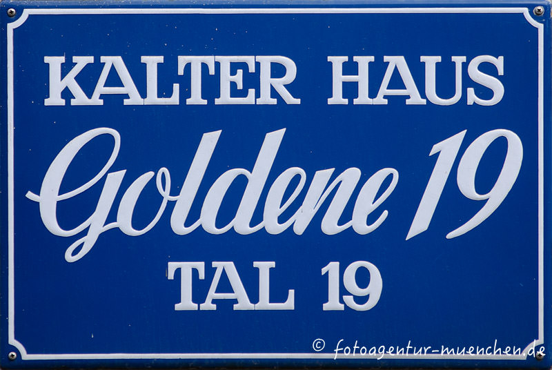 Goldene 19 – Denkmal/Kunstwerk in München