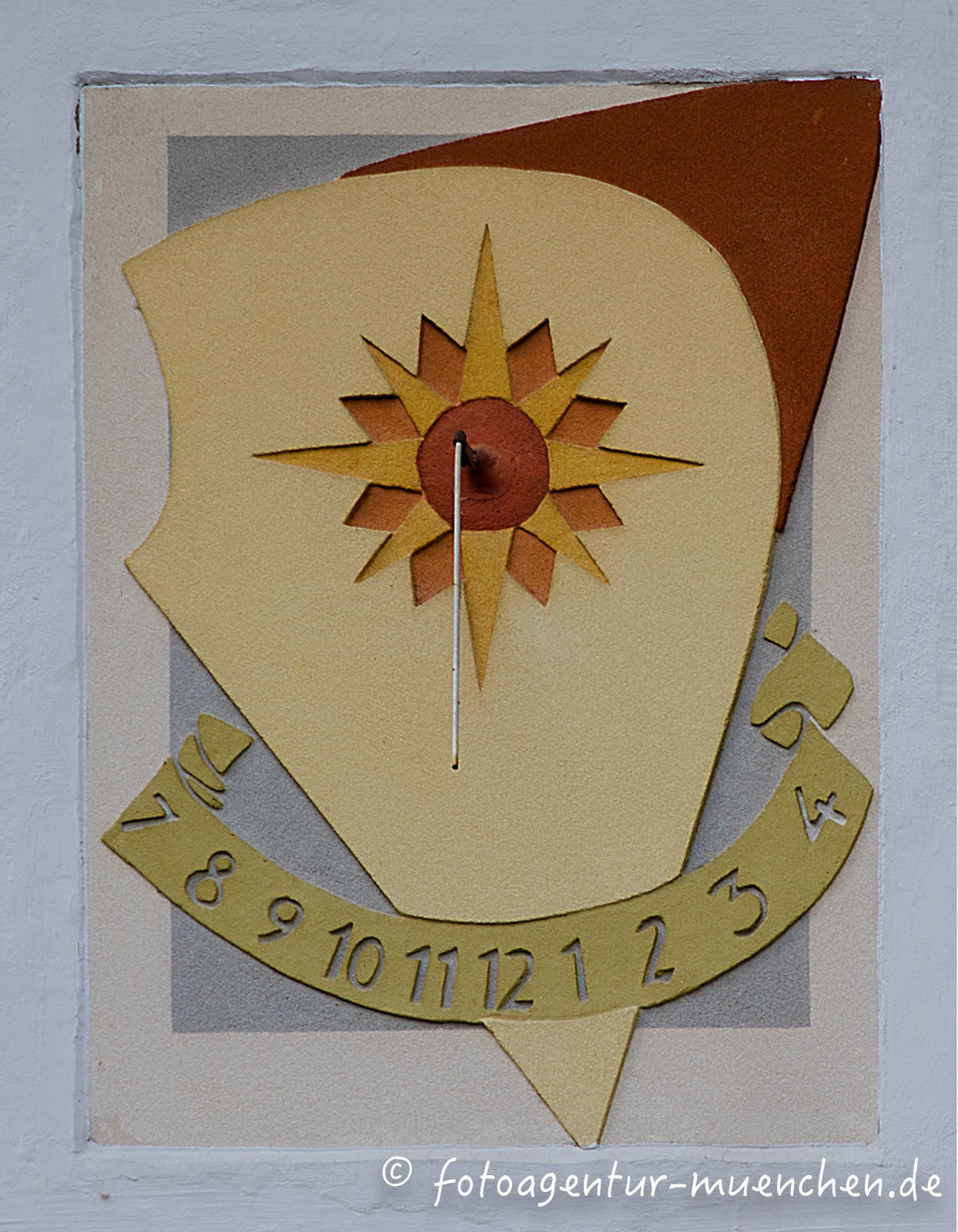 Sonnenuhr in der Maria-Wart-Straße