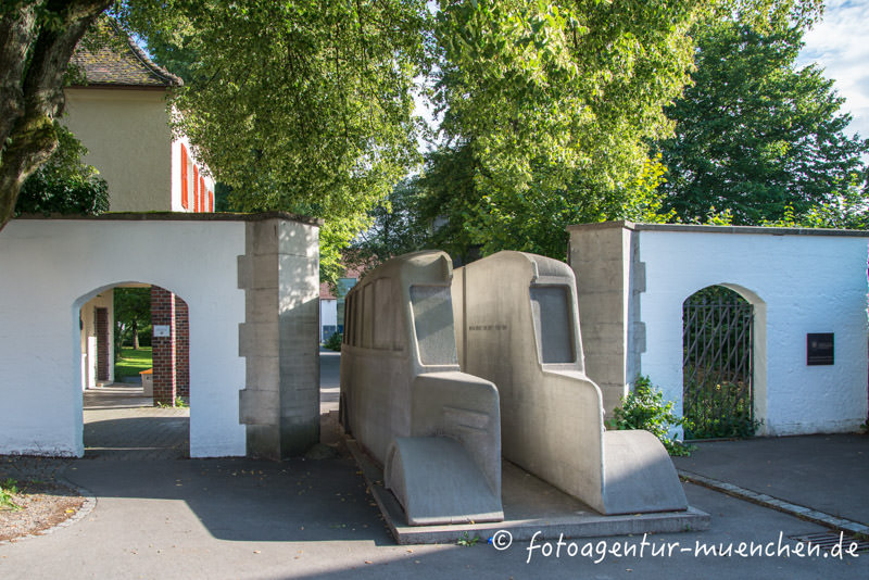 Grauer Bus in Ravensburg/Weißenau