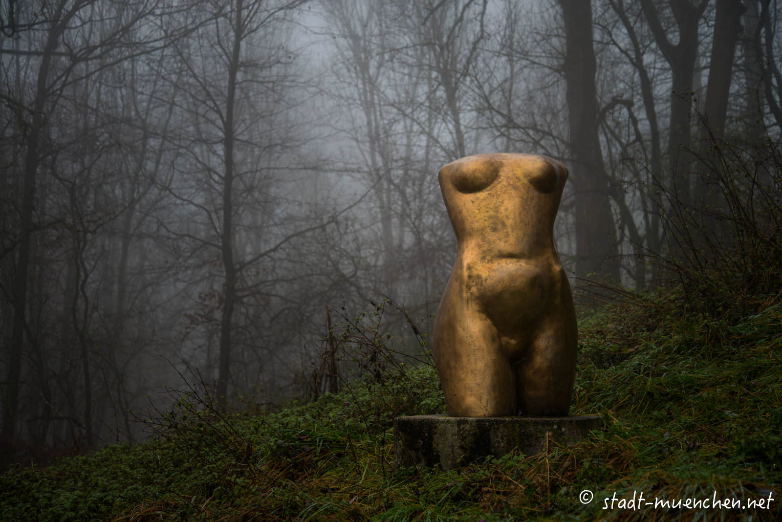 Frau in Landschaft