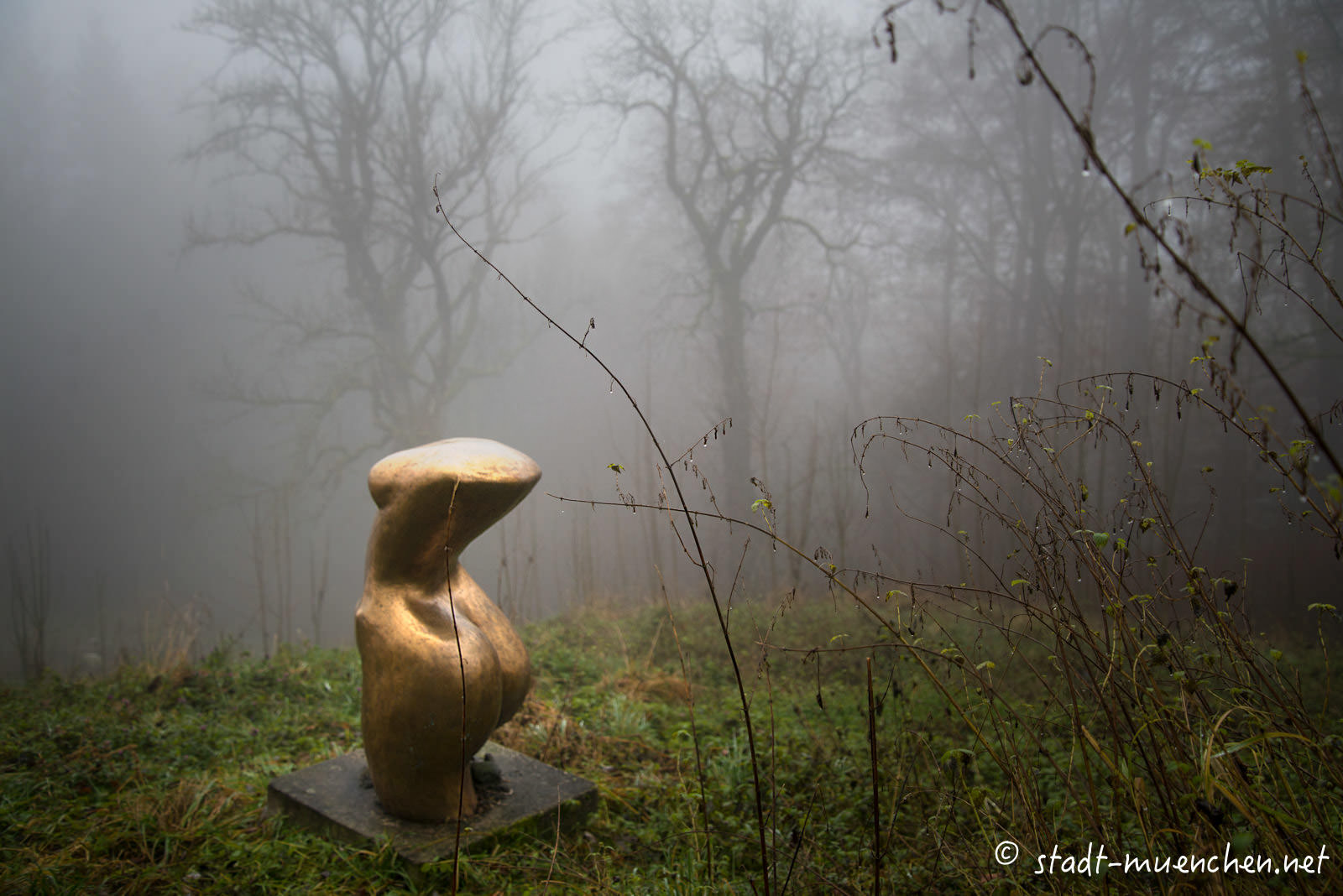 Frau in Landschaft
