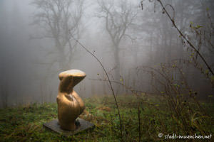 Frau in Landschaft