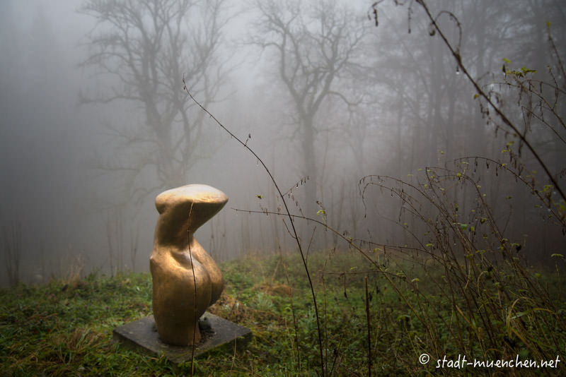 Frau in Landschaft