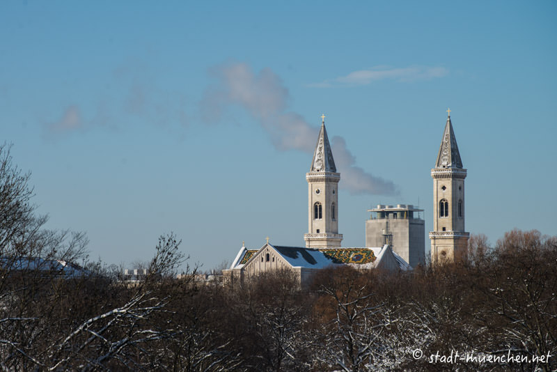 Ludwigskirche mit Heizkraftwerk