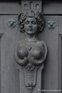 Gerhard Willhalm – Detail Türe am Bayerischen Nationalmuseum