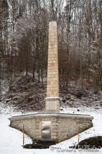 Obelisk am Kasperlbach