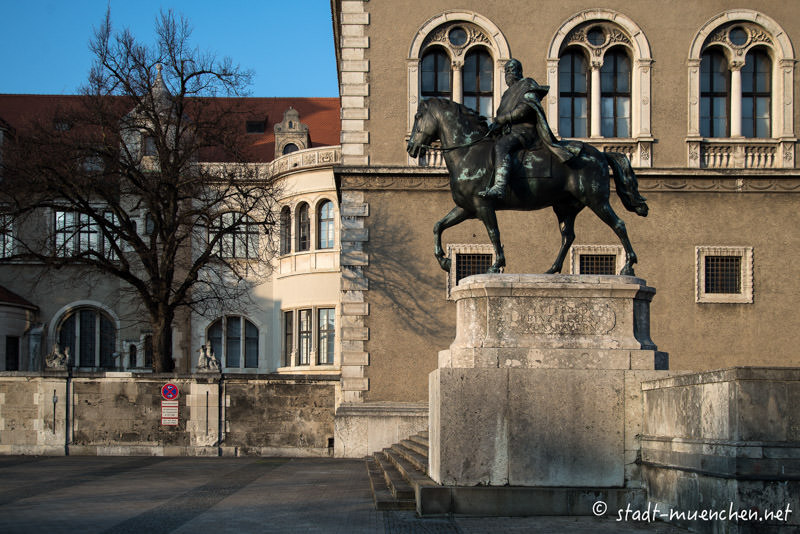 Reiterstandbild Prinzregent Luitpold