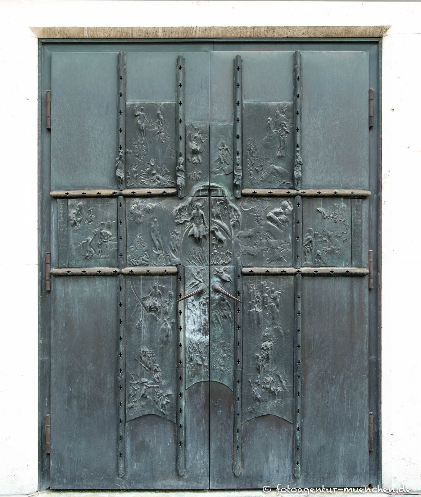 Bronzeportal des Angerklosters