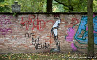 Gerhard Willhalm – Graffiti Friedhofsmauer