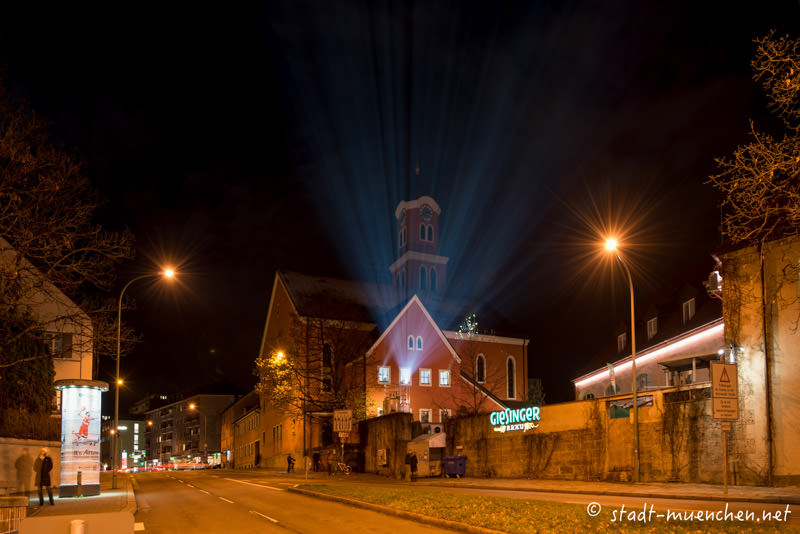 Lichtkunst an der Heilig-Kreuz-Kirche