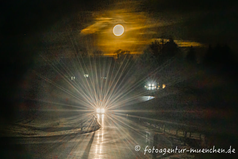 Impression auf nächtlicher Straße