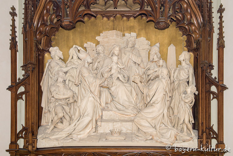 Heilig-Kreuz-Kirche - Hochrelief