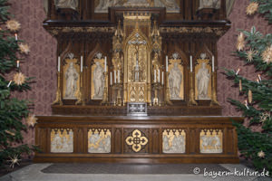 Heilig-Kreuz-Kirche - Hauptaltar