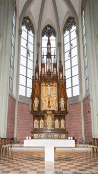 Heilig-Kreuz-Kirche - Hauptaltar