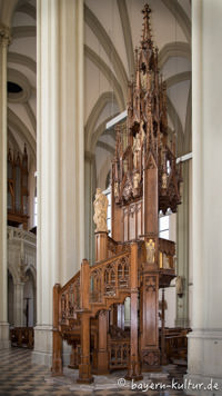 Heilig-Kreuz-Kirche - Kanzel