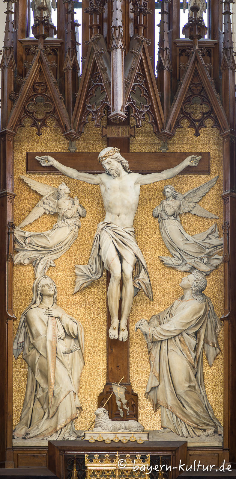 Heilig-Kreuz-Kirche - Hauptaltar