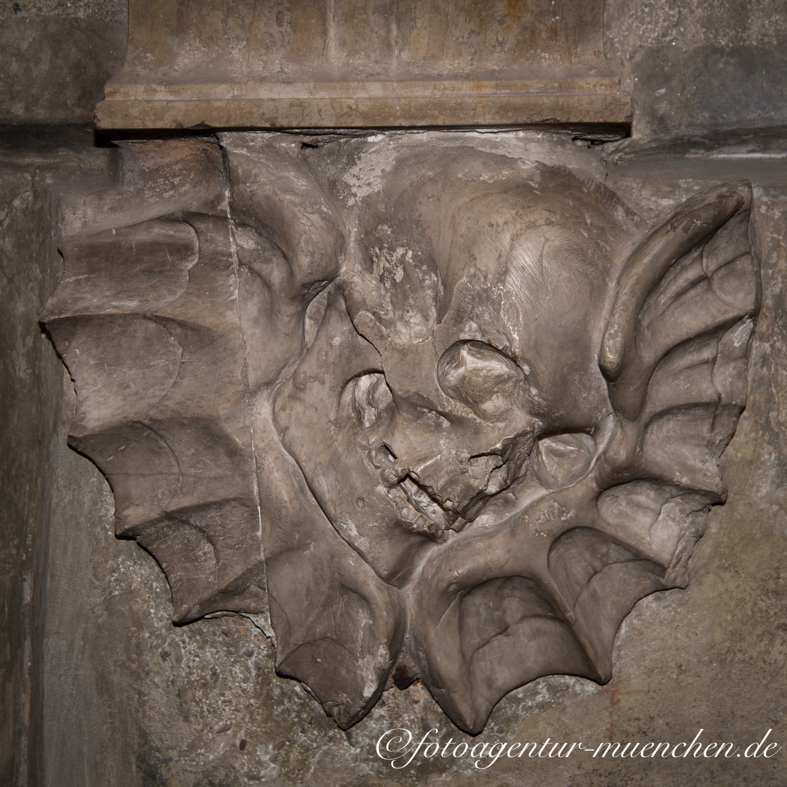 Geflügelter Totenkopf