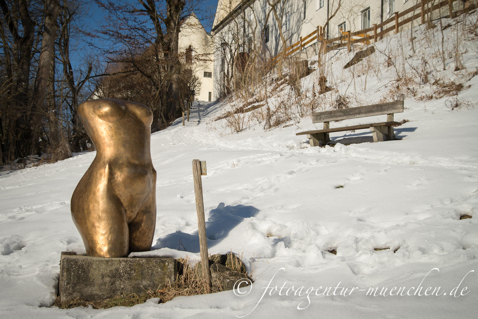 Frau in Landschaft