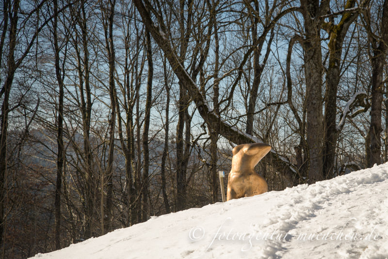 Frau in Landschaft
