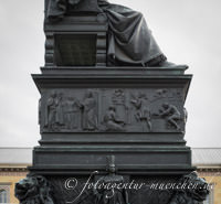 Relief - Förderung der Religion und der Künste