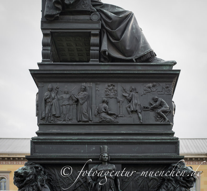 Relief - Förderung der Religion und der Künste