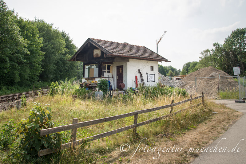 Bahnhäuschen beim Perlacher Bahnhof