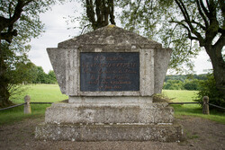  – Latour-Denkmal