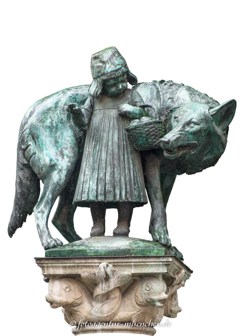 Rotkäppchen und der Wolf Rotkäppchenbrunnen, Wolfsbrunnen , Trinkwasserbrunnen