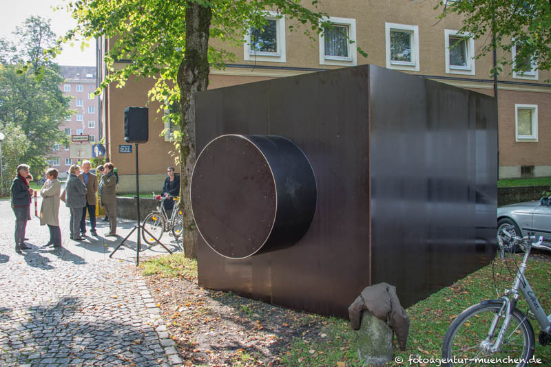 „KAMERA“ - Steig Alexander – Denkmal/Kunstwerk in München