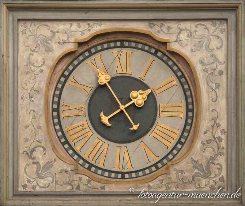 Uhr im Alten Peter