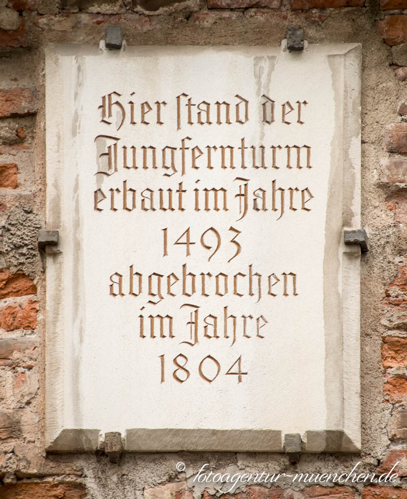 Gedenktafel - Jungfernturm – Denkmal/Kunstwerk in München