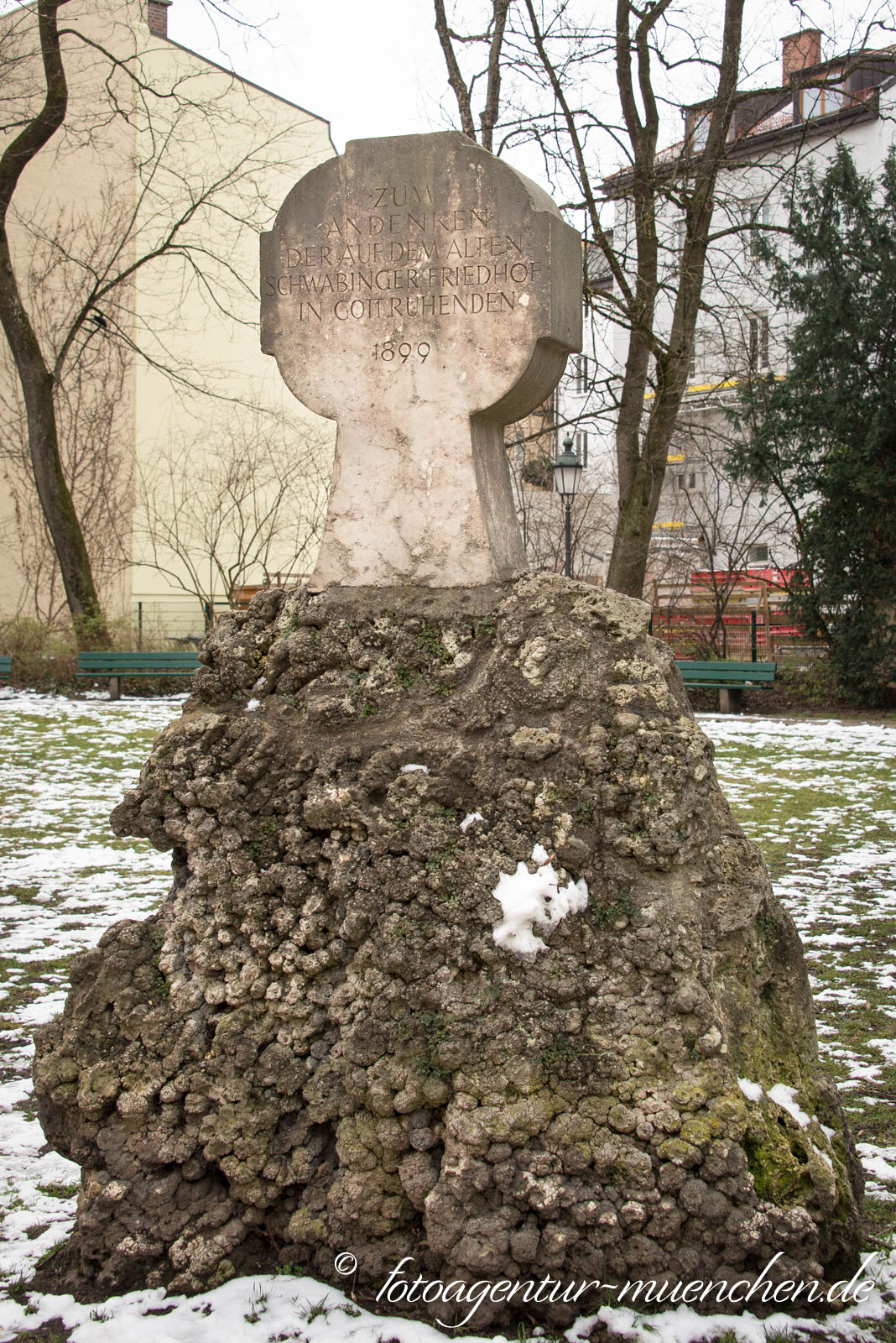 Gedenkkreuz für den Alten Schwabinger Friedhof