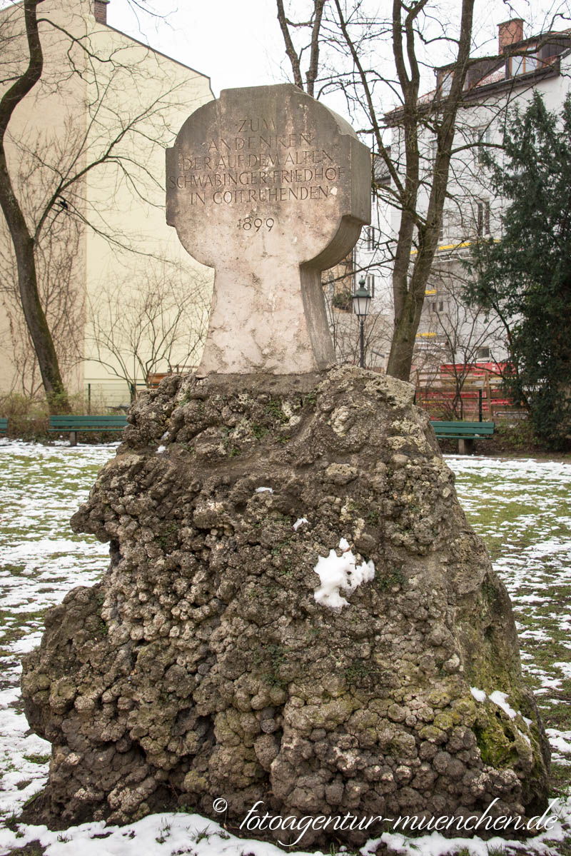 Gedenkkreuz für den Alten Schwabinger Friedhof – Denkmal/Kunstwerk in München