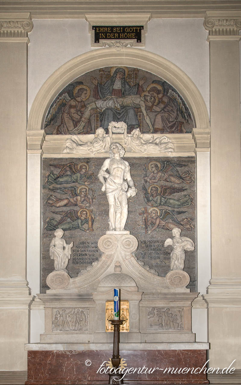 Kriegerdenkmal - St. Ursula – Denkmal/Kunstwerk in München