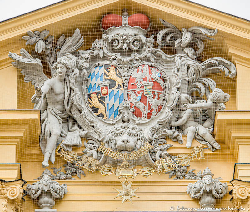 Allianzwappen von Kurfürsten Max III. Joseph und Maria Anna von Sachsen-Polen - Straub Johann Baptist – Denkmal/Kunstwerk in München