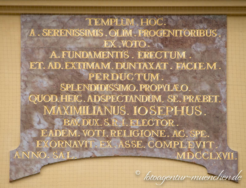 Weiheinschrift - Theatinerkirche – Denkmal/Kunstwerk in München