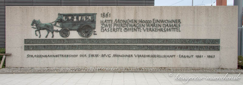 Gedenktafel - Erster öffentlichen Pferdewagen in München - Weiß Eugen – Denkmal/Kunstwerk in München