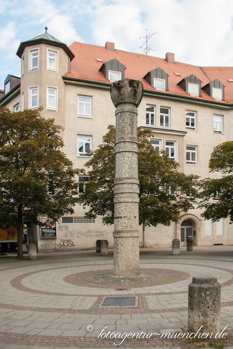 Karl-Albrecht-Säule – Denkmal/Kunstwerk in München